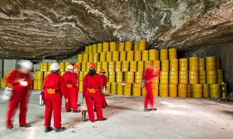 Gelbe Fässer für Atommüll stehen in rund 500 Metern Tiefe im Endlager für schwach und mittelradioaktiven Atommüll in Morsleben (Bördekreis).