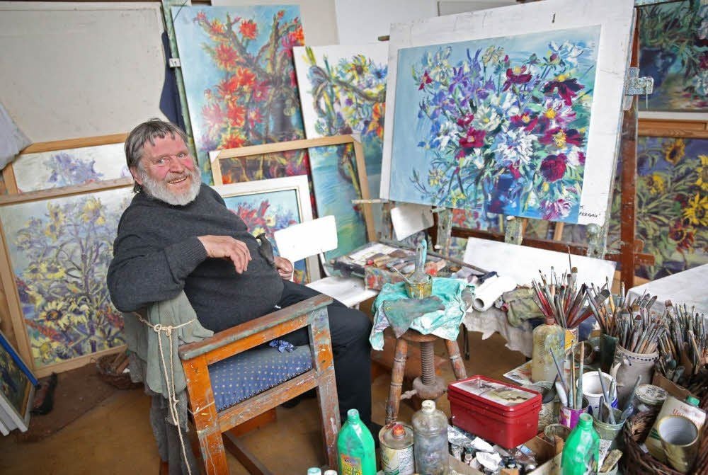 Hans Rothe in seinem Atelier in Burgliebenau