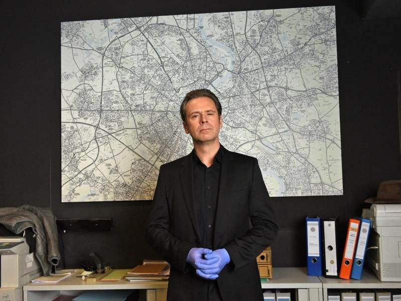 Matthias Matschke macht weiter als Professor T. Foto: Henning Kaiser