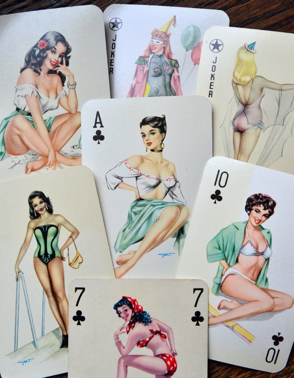 Pin-up-Karten aus der Zeit um 1950 im Spielkartenmuseum Altenburg