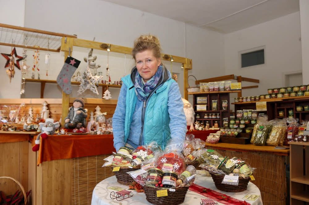 In der Vorweihnachtszeit stellt Sybille Bieler viele Präsentkörbe zusammen. Unter anderem für Firmen.