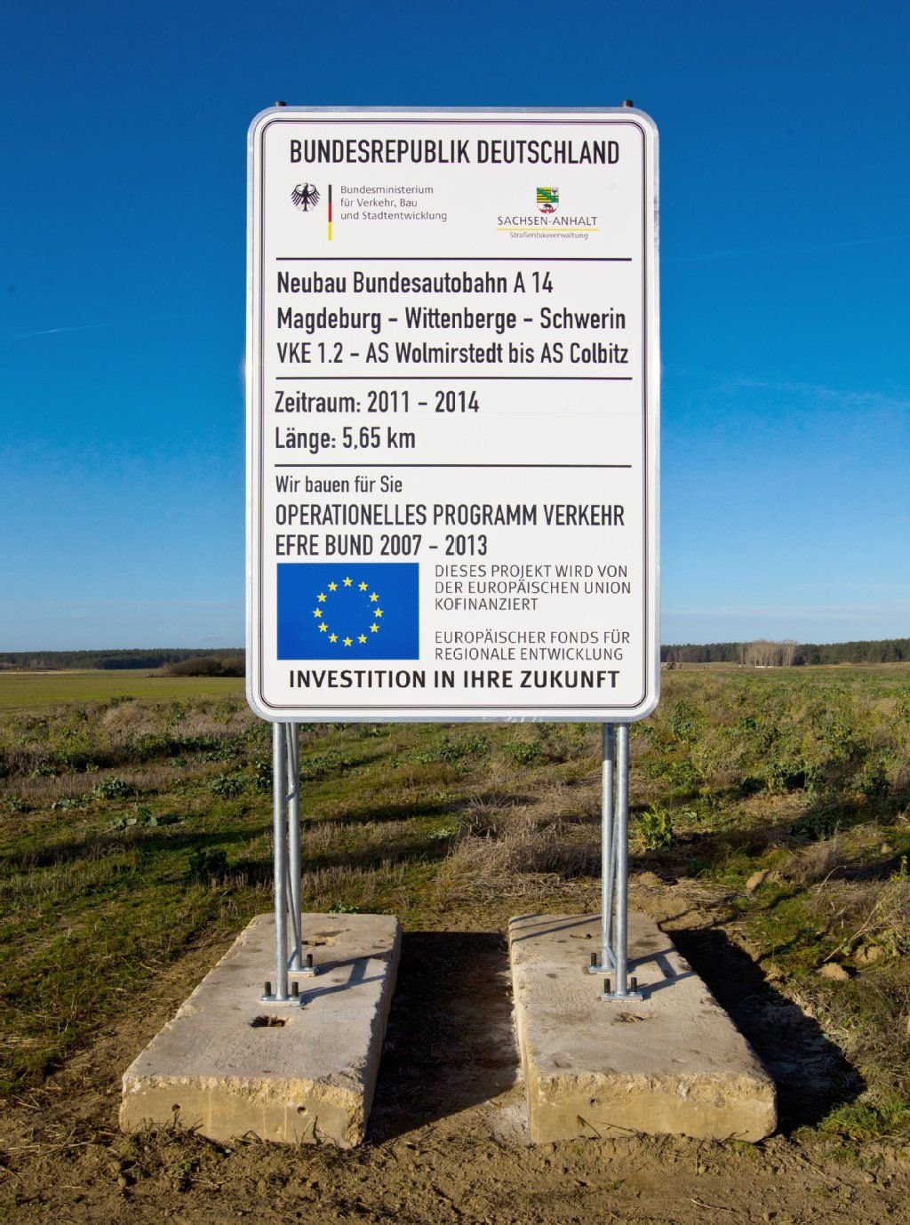 Das Baustellenschild weist auf den Neubau der Nordverlängerung der A14 hin.