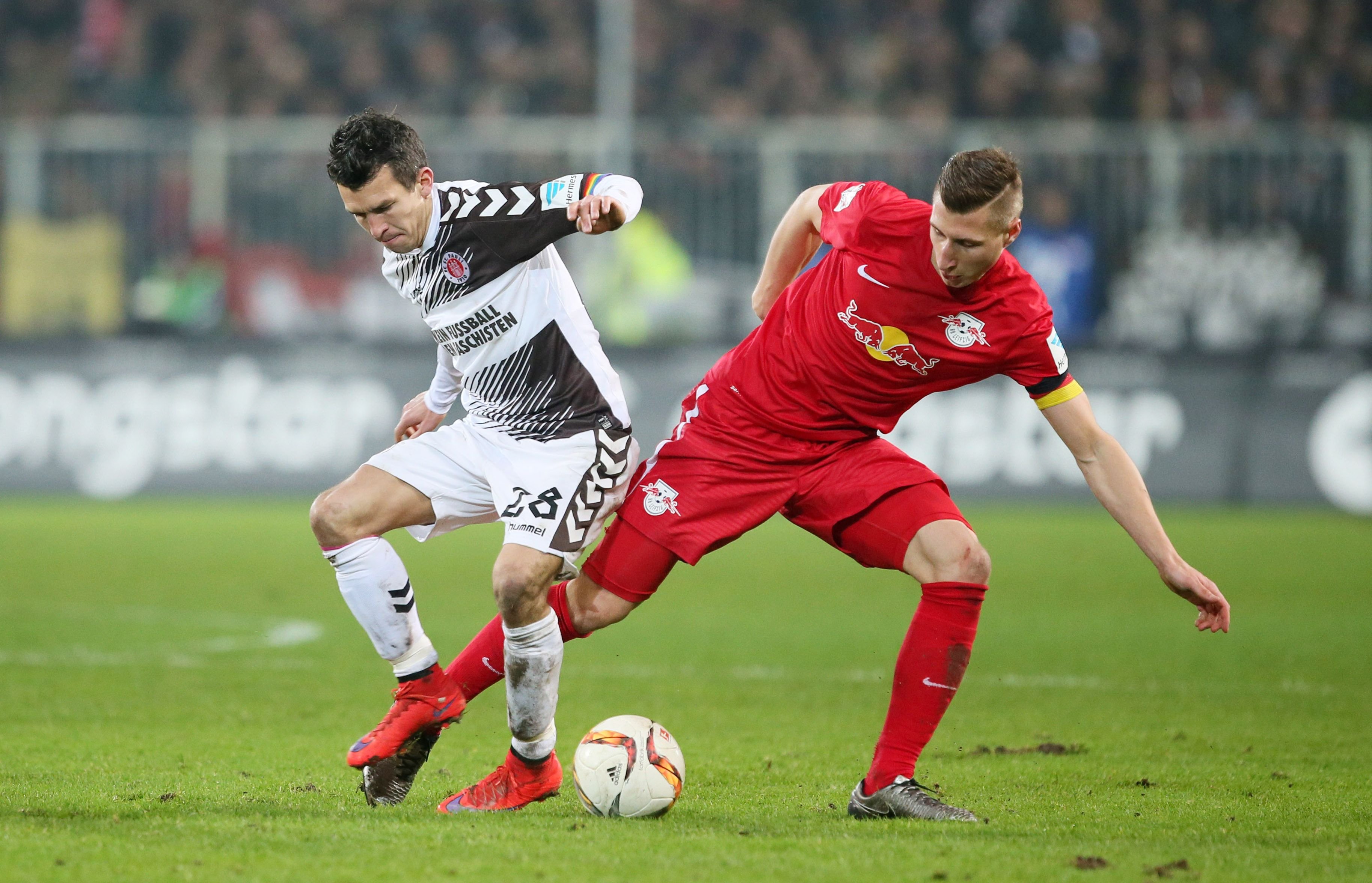 RB Leipzig-Abwehrspieler Willi Orban (r.) nimmt sich selbst in die Pflicht.
