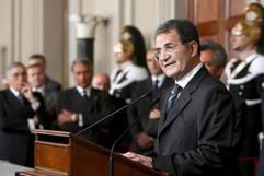 Romano Prodi stellt sein neues Kabinett vor. (Foto: dpa)