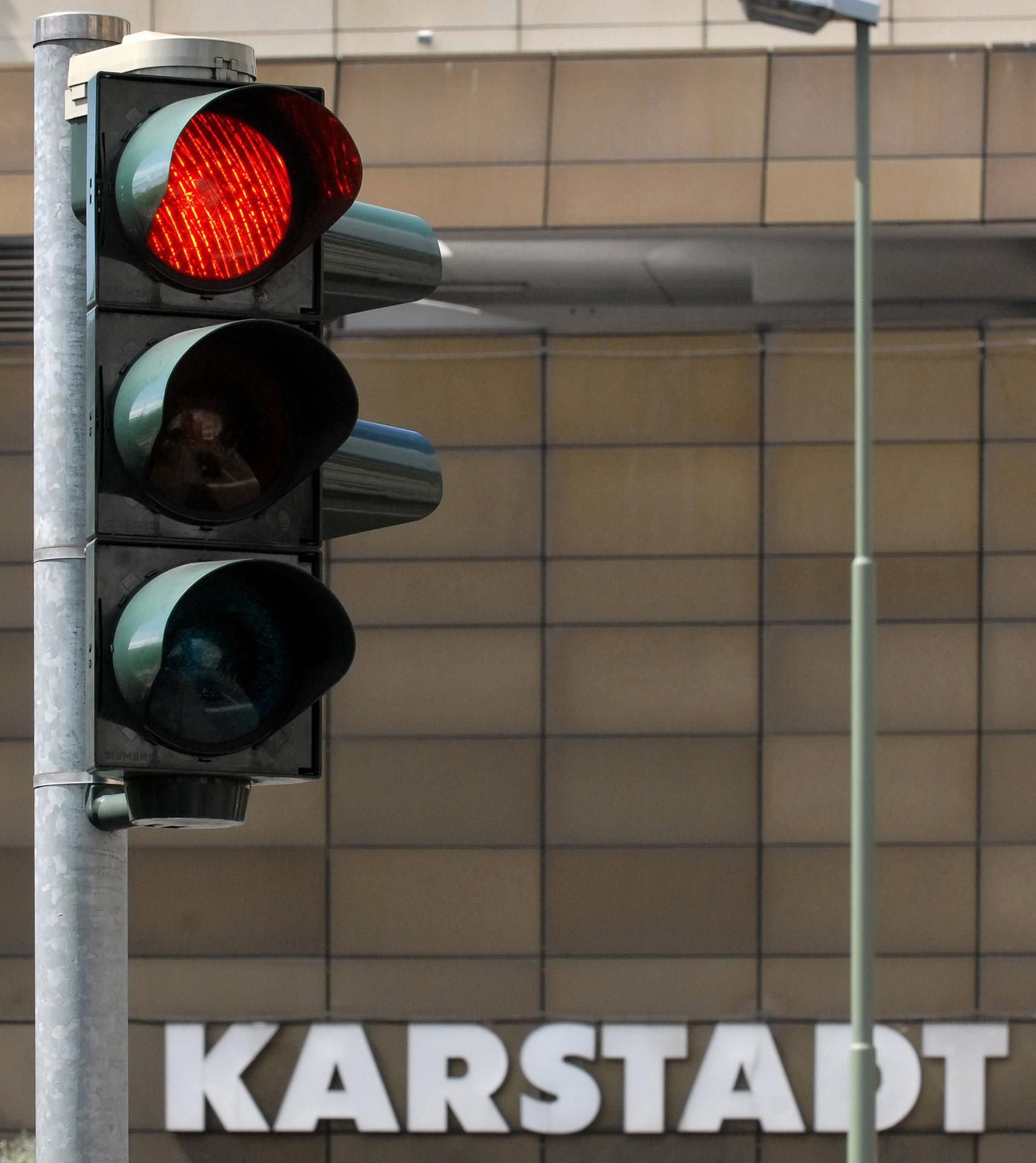 Die Ampel springt einfach nicht auf Grün – darf man dann einfach über Rot fahren?