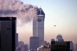 Zwei Linienflugzeuge attackieren das WTC