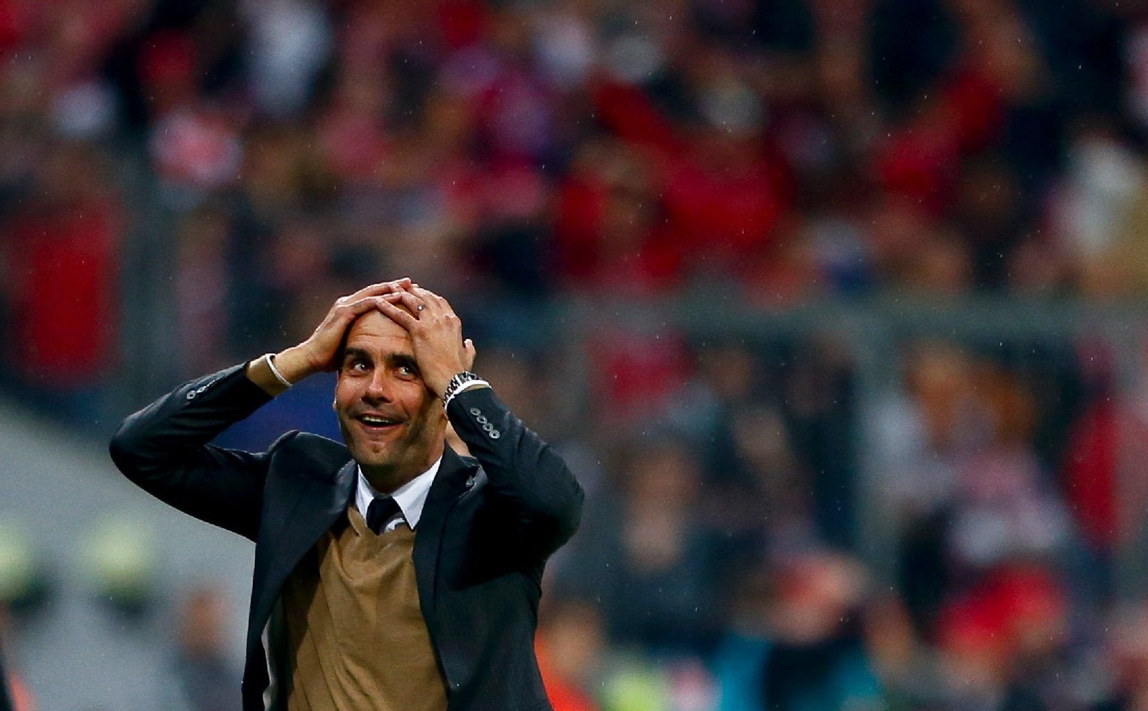 Pep Guardiola kann es einfach nicht fassen.