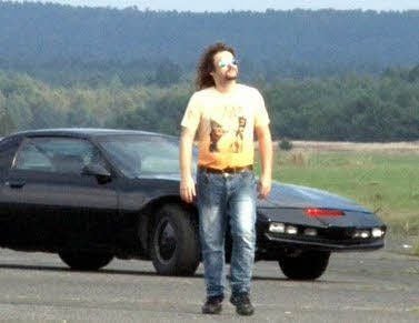 Nach monatelanger Pause und einer Überarbeitung des Drehbuches gehen die Dreharbeiten am Amateurfilm „K.I.T.T.“ weiter.
