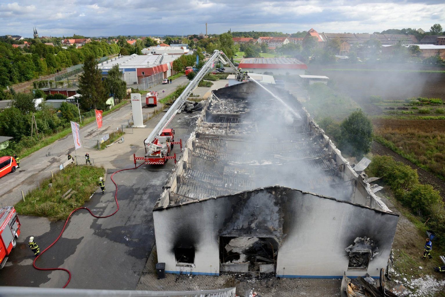 Durch den Brand entstand ein Schaden in Höhe von 100.000 Euro.