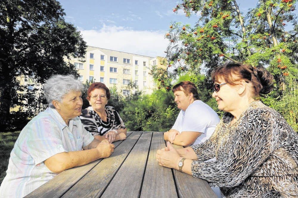 Nadja Funkner, Valentina Belimov, Agnes Fink und Ella Knaus sind Spätaussiedler, die seit Jahren mit ihren Familien in Wolfen leben. Im Mehrgenerationenhaus treffen sie sich regelmäßig.