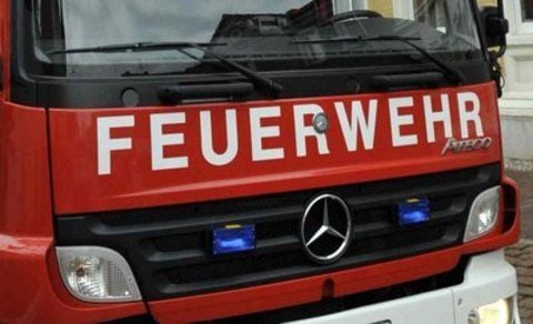 Der Schriftzug Feuerwehr auf einem Löschwagen