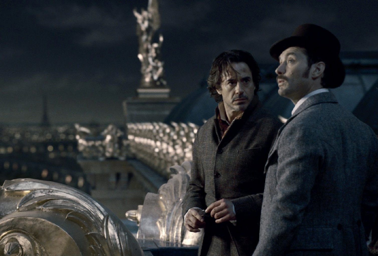 Dr. Watson denkt sich seinen Teil: Jude Law (r.) und Robert Downey jr. in Guy Ritchies „Sherlock Holmes“