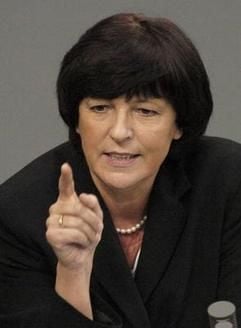Angesichts der Pannen bei der Einführung derGesundheitsreform erhöht Bundesgesundheitsministerin Ulla Schmidt(SPD) den Druck auf die Ärzte und Kassen. (Foto: dpa)
