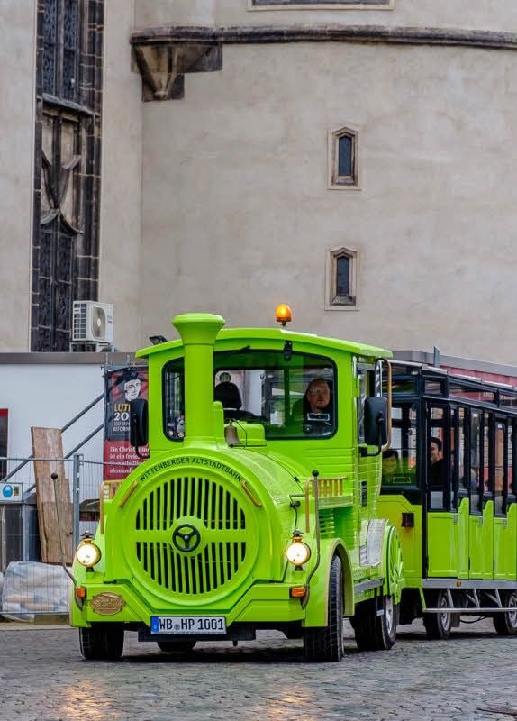 Die Ersatzbahn soll jetzt regelmäßig fahren. Weil der Bedarf groß ist, drehen dieses Jahr zwei „Tschu Tschus“ ihre Runden.