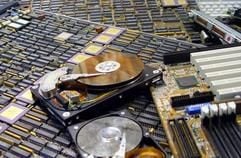 Alte Computerteile gehören nicht in den Hausmüll. (Foto: dpa)