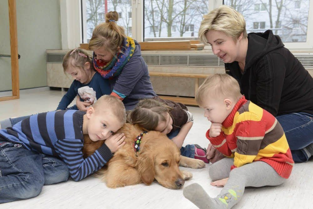 Mia (hinten), Jeremias, Lilly und Orlando (vorn v.l.n.r.) lieben den Hund Balu.