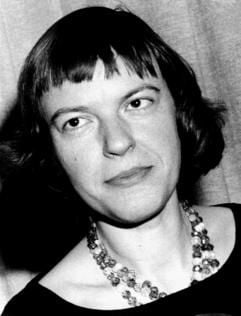 Porträt der Schriftstellerin Ingeborg Bachmann (undatiertes Archivfoto). Die ersten Autoren im Wettbewerb um den Ingeborg-Bachmann-Preis haben mit ihren Lesungen am Donnerstag die Latte hochgelegt. (Foto: dpa)