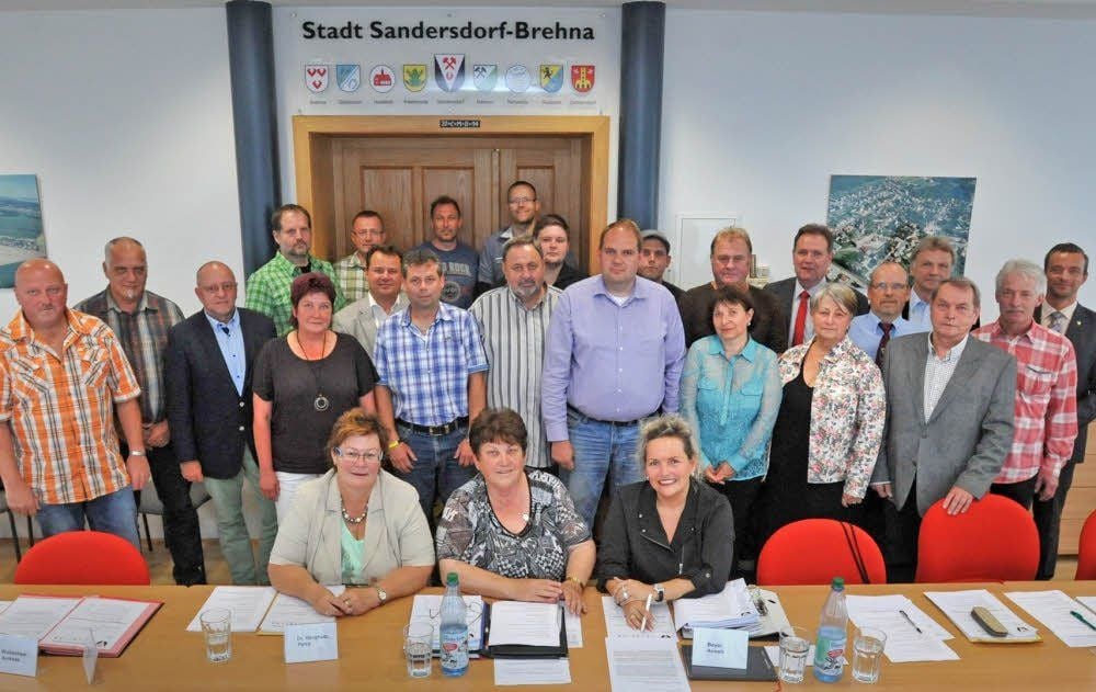 Der neu gewählte Sandersdorf-Brehnaer Stadtrat bei seiner ersten Sitzung am 1. Juli.
