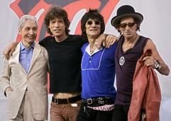 Posing für die Presse: Charlie Watts, Mick Jagger, Ron Woods und Keith Richards (v.l.) von den Rolling Stones am Dienstag (10. Mai 2005) in New York. (Foto: dpa)