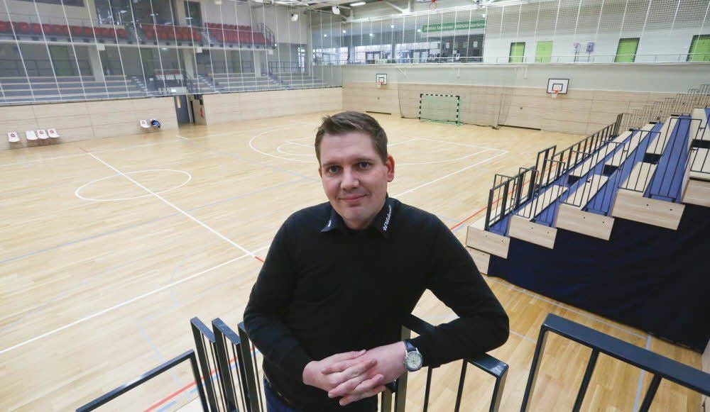 Stimme des Handballs: Hallensprecher Sebastian Sell-Römer moderiert in der Erdgas Sportarena die Spiele der Wildcats und der USV-Handballer. Aber auch andere Sportarten kommentiert der Hallenser: Eishockey, Kanuslalom, Drachenbootrennen.