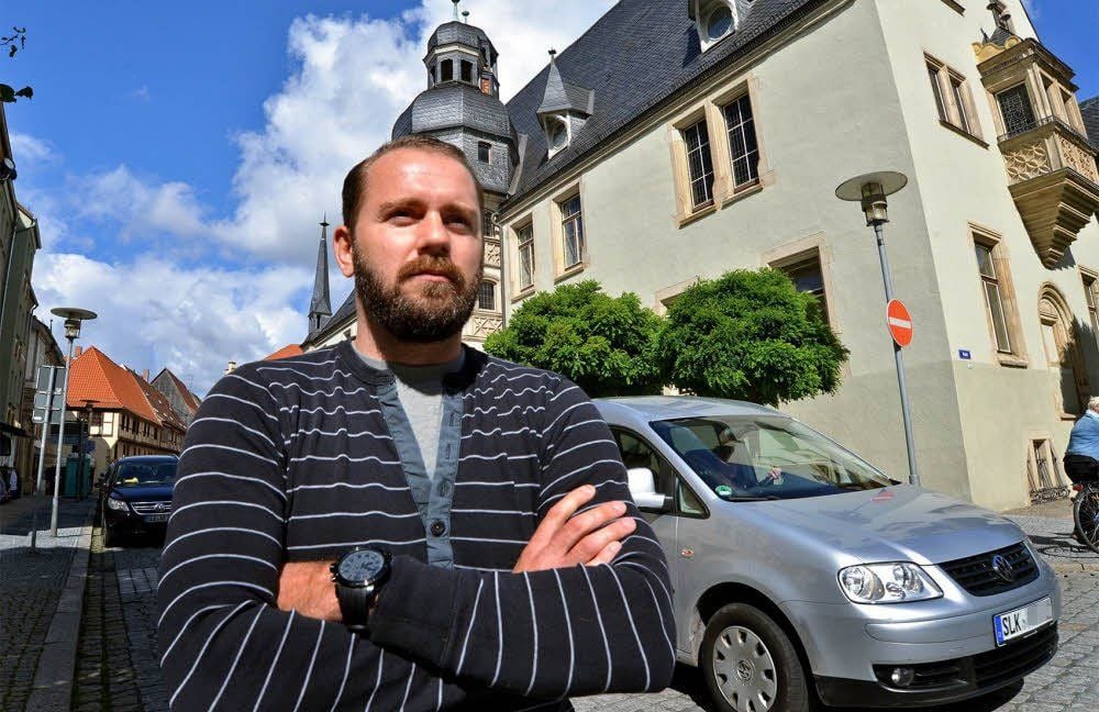 Der Aschersleber Thomas Wiele, Inhaber einer Racheagentur, zieht heute Abend ins Big-Brother-Haus.