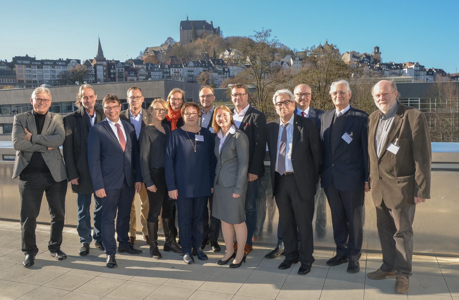 Jurysitzung in der Universitätsstadt Marburg: Vertreterinnen und Vertreter der 16 Lutherstädte haben hier die Trägerin des zwölften Preises „Das unerschrockene Wort“ bestimmt.