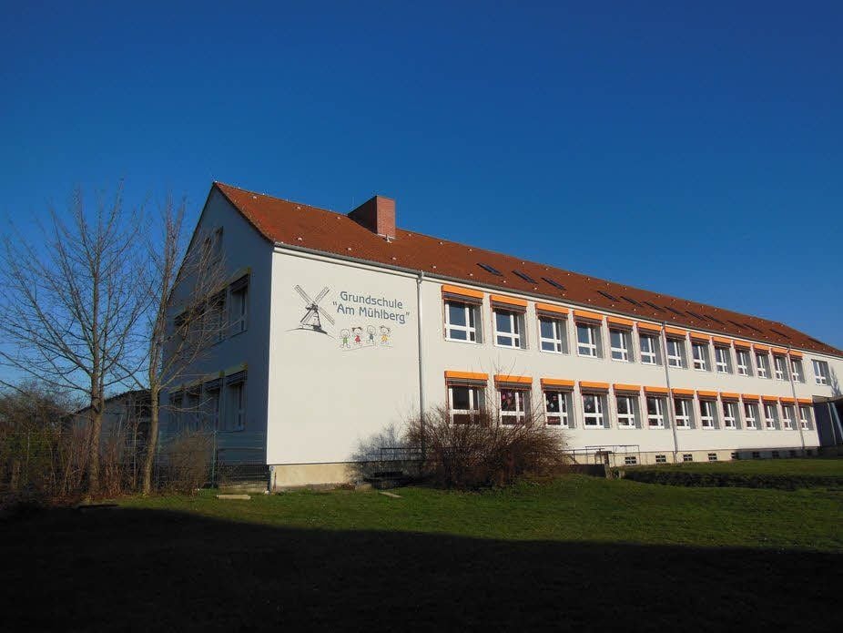 Erhielt viel Lob: die neue Fassade der Grundschule „Am Mühlberg“ in Hohenthurm.
