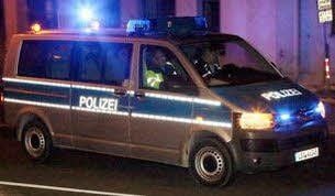 Bisher werden Schwerlasttransporte wie hier von Elster nach Coswig zur Autobahn von der Polizei begleitet und abgesichert.