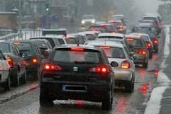 Stau im Berufsverkehr auf einer Autobahn (Foto: dpa)