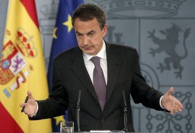 Der spanische Ministerpräsident Jose Luis Rodriguez Zapatero, spricht bei einer Pressekonferenz. (FOTO: DPA)