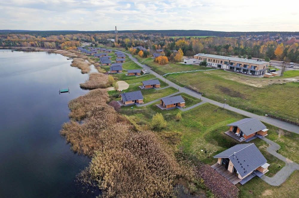 Aus der Luft bekommt man einen guten Überblick über das 130.000 Quadratmeter große Feriengelände am Gröberner See.