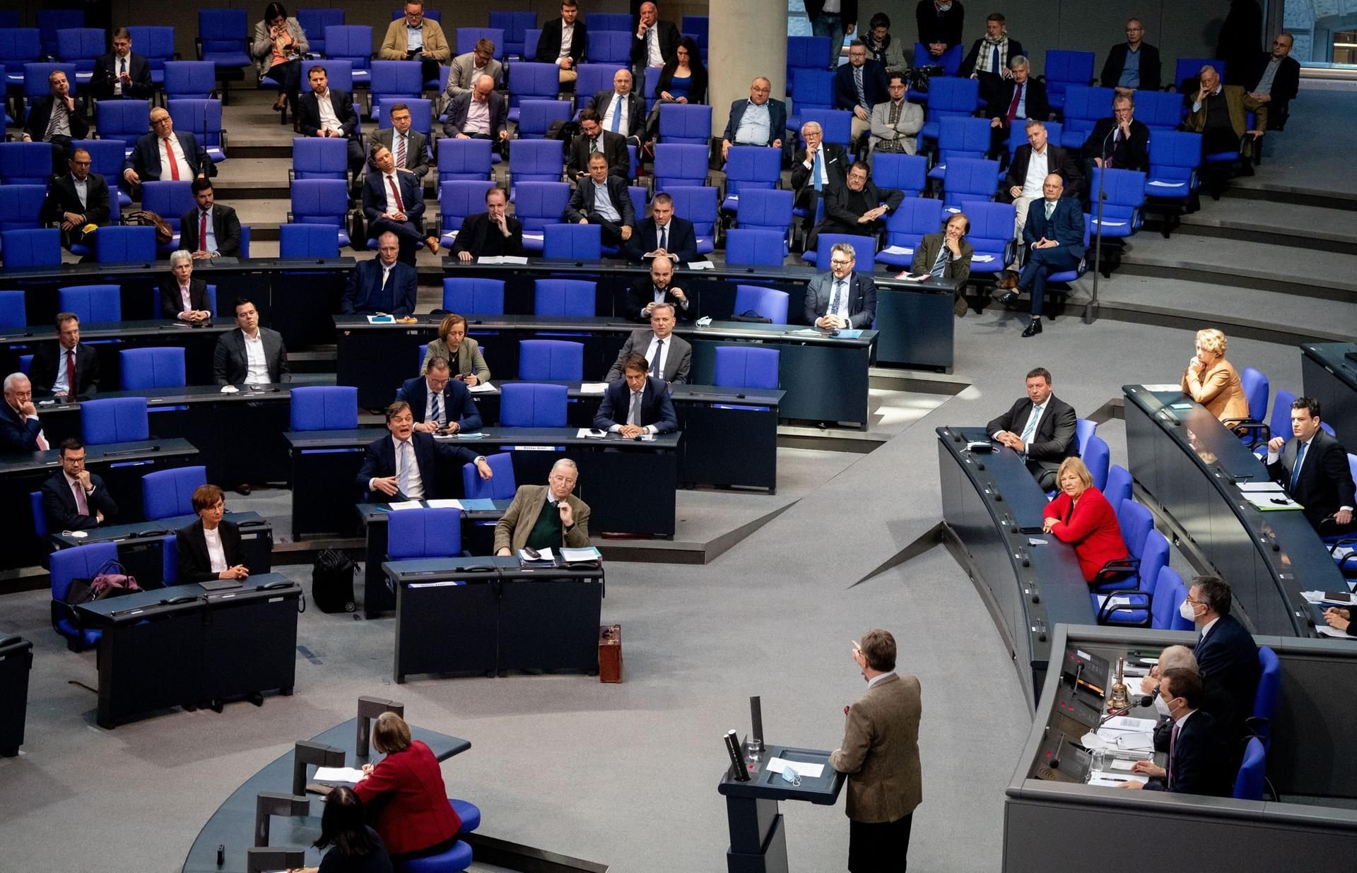 Michael Grosse-Brömer, Erster Parlamentarischer Geschäftsführer der CDU/CSU-Fraktion, spricht am Freitag während der Sitzung des Bundestags zur AfD-Fraktion.
