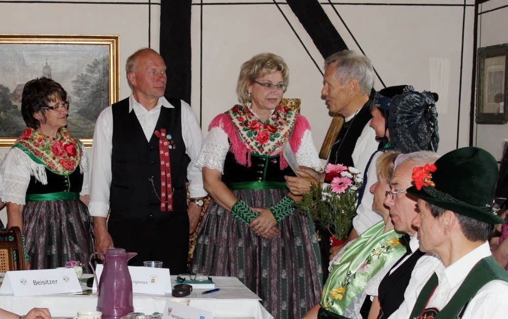 Wer die „Tracht des Jahres“ trägt, wie die Lübbenauer vom Heimatverein Rubisko, der wird natürlich auch vom MHTV geehrt.