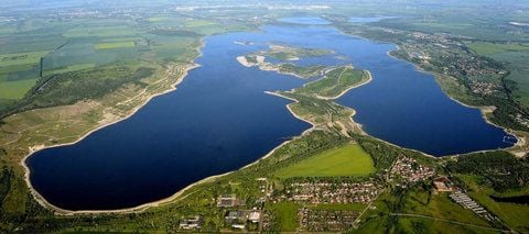 Der Geiseltalsee gilt als das größte künstlich geschaffene Binnengewässer in Deutschland. Die Flutung mit Wasser aus der Saale dauerte acht Jahre.