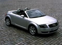 Ein Audi TT Roadster, Modelljahr 2003. Teure deutsche Automarken sind nach einer britischen Studie oft besonders unzuverlässig. Die schlechtesten Noten bekamen der Audi TT und die E-Klasse von Mercedes. (Foto: dpa)