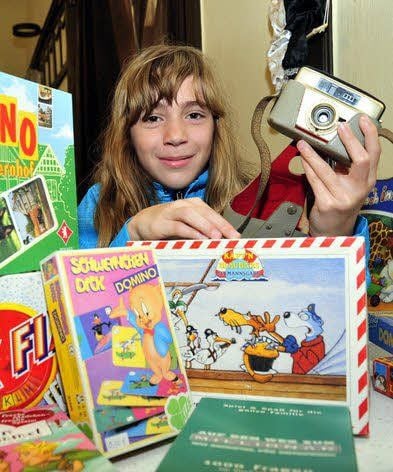 Auf Sachsen-Anhalts größtem Antik-Flohmarkt werden auch Spielsachen angeboten.