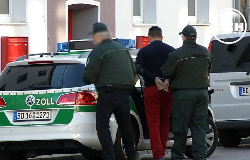 Der Zoll hat am Dienstag in Halle mehrere Baustellen kontrolliert.