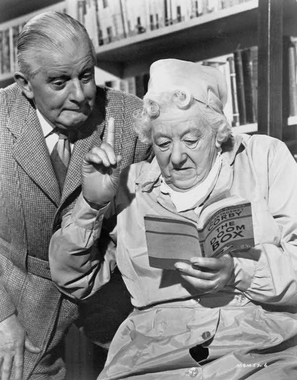 Mr. Stringer an der Seite von Miss Marple: Stringer Davis und Margaret Rutherford in der Verfilmung von „Mörder ahoi!“