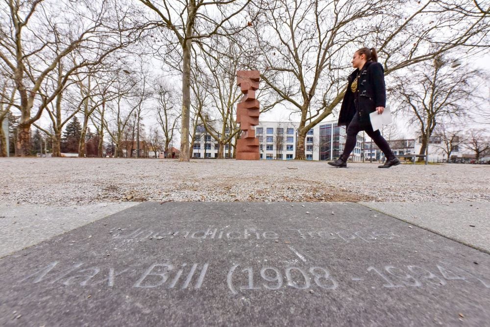 „Endlose Treppe“ nun mit ordentlicher Beschriftung