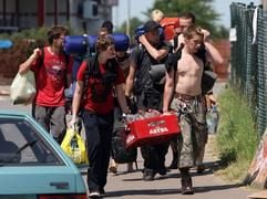 Globalisierungskritiker verlassen am Samstag (9. Juni) das Camp in Reddelich nahe Heiligendamm (Mecklenburg). (Foto: ddp)