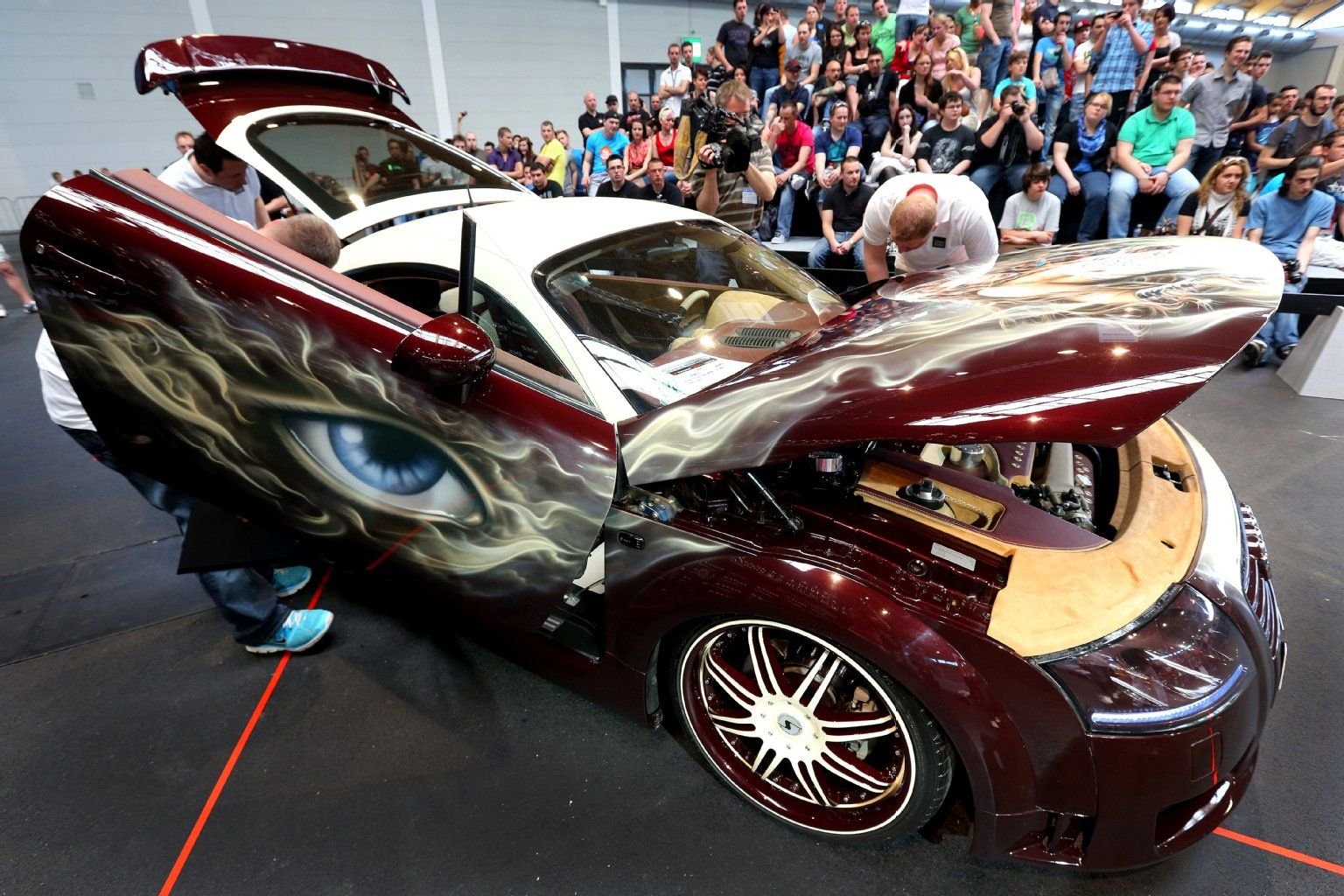 Die Tuning World Bodensee lockt vom 9. Bis 12. Mai 2013 viele Tuning-Freunde nach Friedrichshafen.