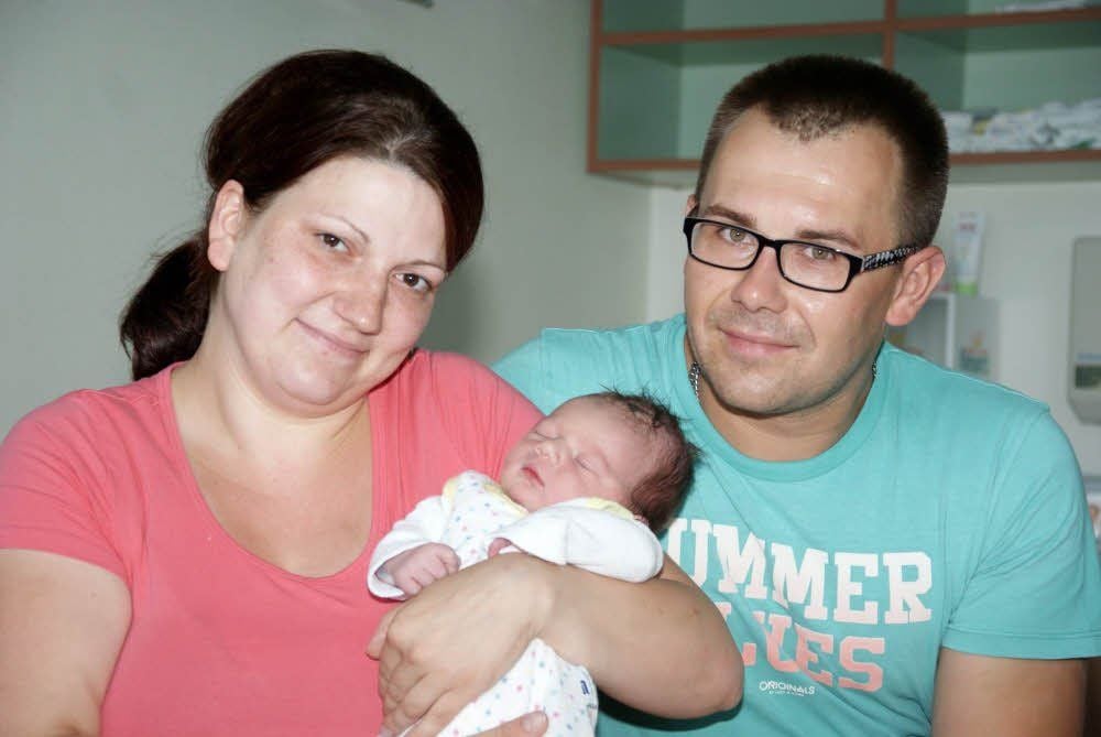Mareike Näther und Daniel Mende freuen sich über ihren zweiten Sohn Timo. Er ist das 200. Baby im Zeitzer Klinikum in diesem Jahr.