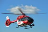 Ein Hubschrauber der DRF Luftrettung im Landeanflug.