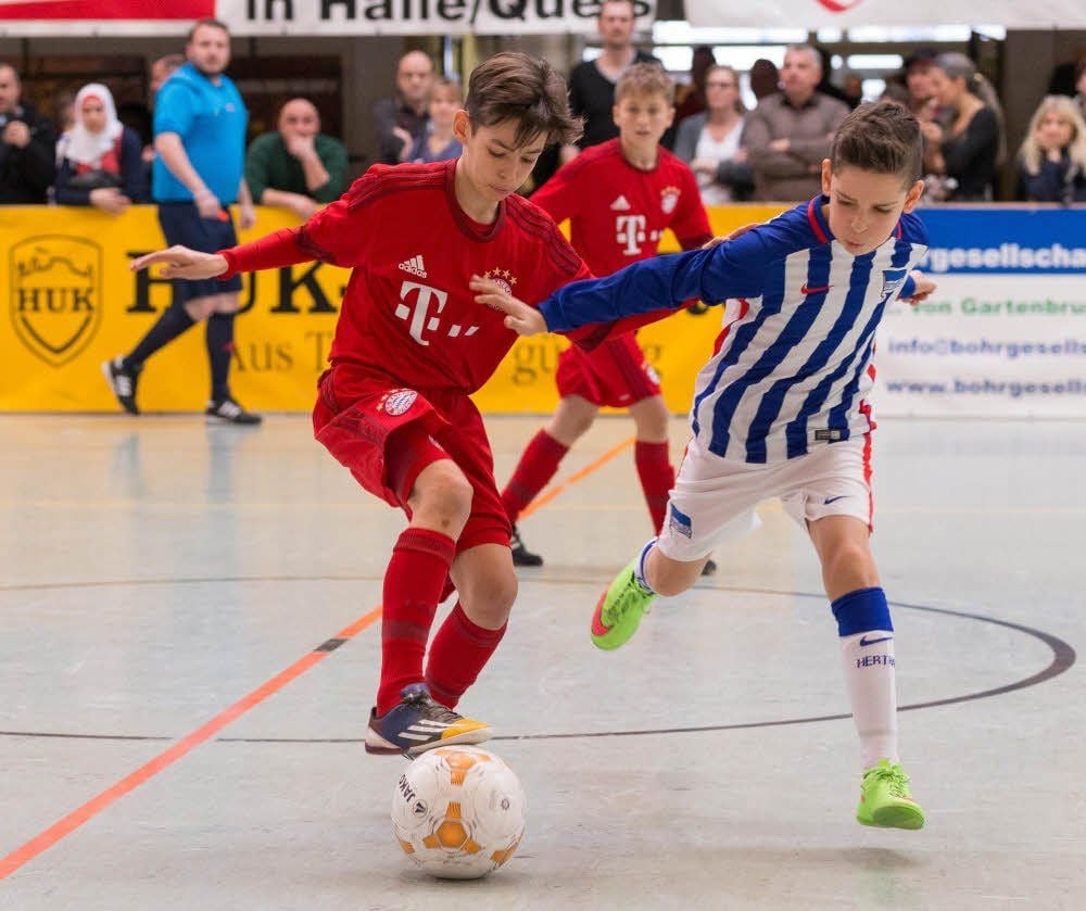 Nick Salihamidzic-Copado im Zweikampf gegen Herthas Malek Ahmed