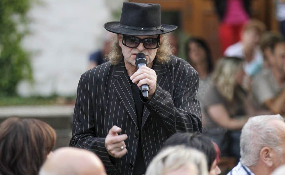 Udo Lindenberg (Florian Beyer) hatte es sich nicht nehmen lassen, nach Schkopau zu kommen und zu rocken.