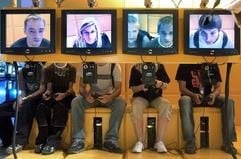 Besucher der Computerspielmesse «GC - Games Convention» 2003 (Archivbild: dpa).