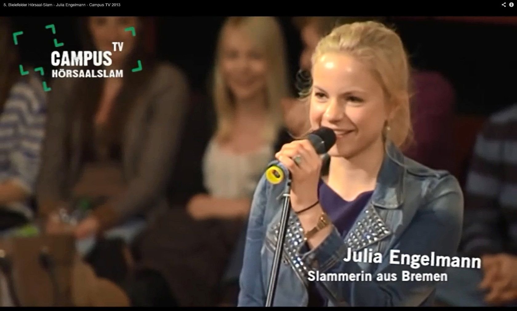 Screenshot des Auftritts der Bremer Studentin und Schauspielerin Julia Engelmann beim Poetry Slam (Dichterwettstreit) im Mai 2013 an der Universität Bielefeld.