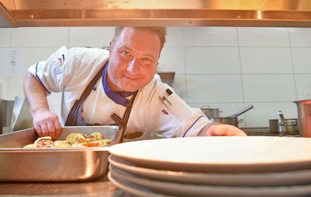 Küchenchef René Böttcher will mit frischen und regionalen Gerichten überzeugen.