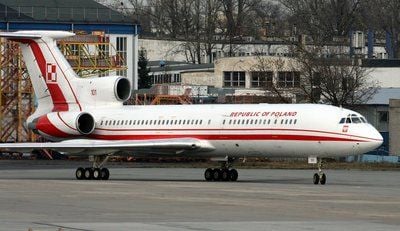 Eine TU-154 am Flughafen Warschau. ARCHIV (FOTO: DPA)