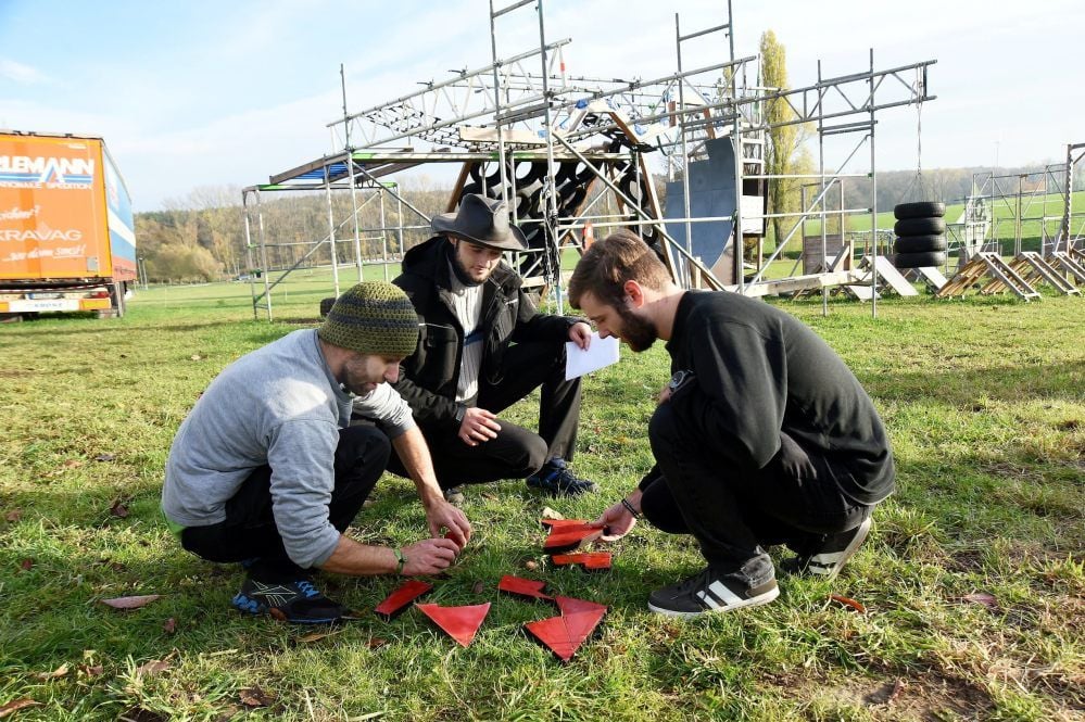 Nicht nur der Körper wird auf dem Parcours in Mahlen trainiert, auch der Geist. Dafür wird zum Beispiel gepuzzelt.